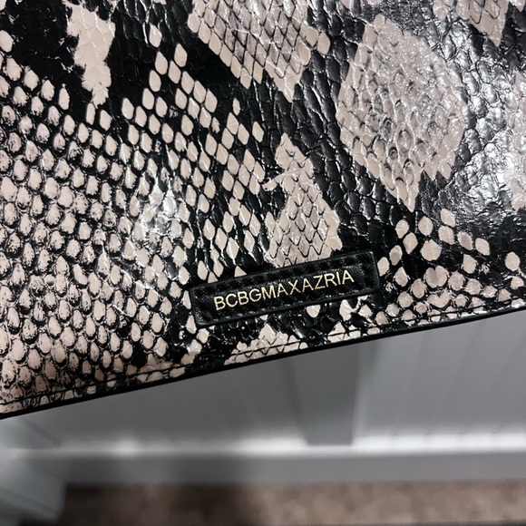 BCBGMAXAZRIA Snake Skin Pattern Leather Purse - Picture 5 of 6